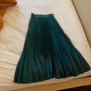 high waisted pleated skirt